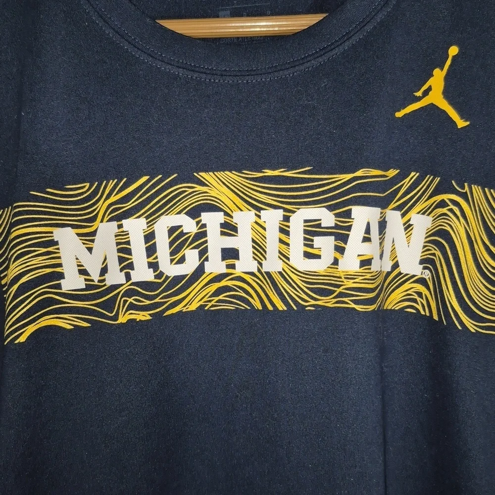 Jordan Nike Tee Dri Fit Long Sleeve T-shirt Michigan Wolverines Adult Large